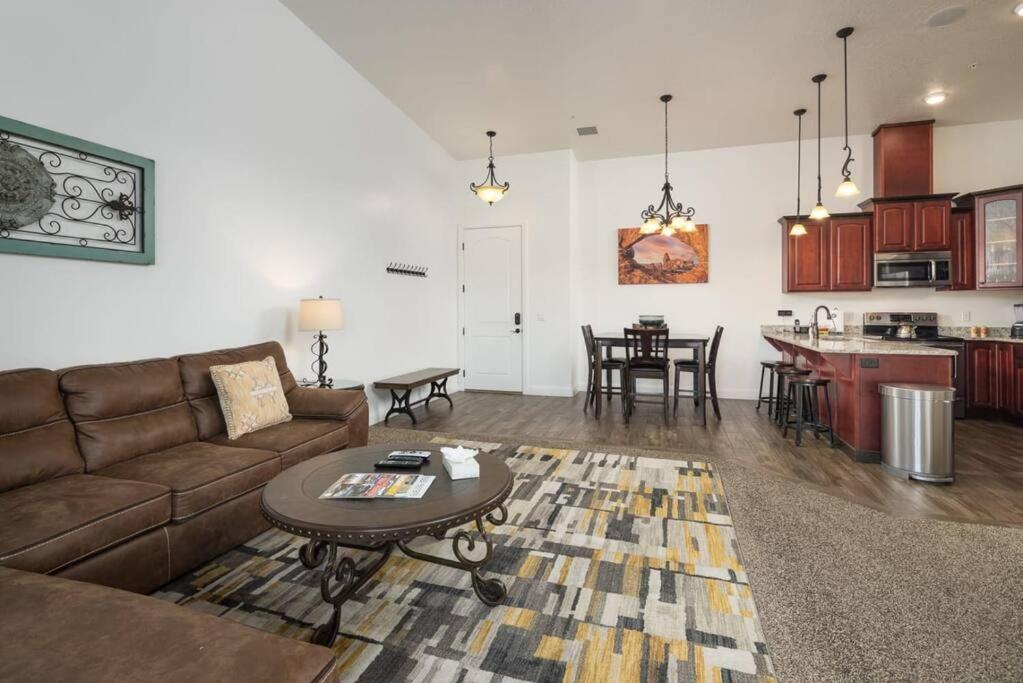 Luxury Downtown Rental - La Dolce Vita Villa #3 Moab Bagian luar foto