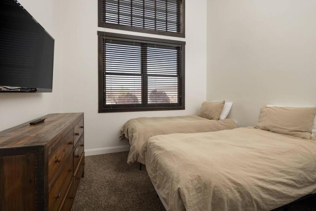 Luxury Downtown Rental - La Dolce Vita Villa #3 Moab Bagian luar foto