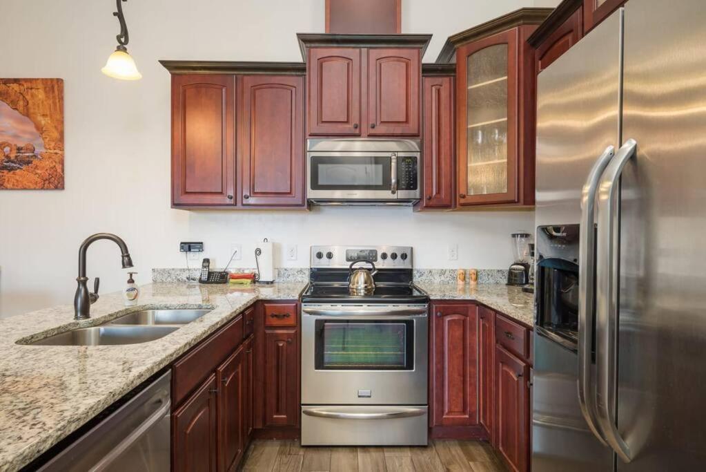 Luxury Downtown Rental - La Dolce Vita Villa #3 Moab Bagian luar foto