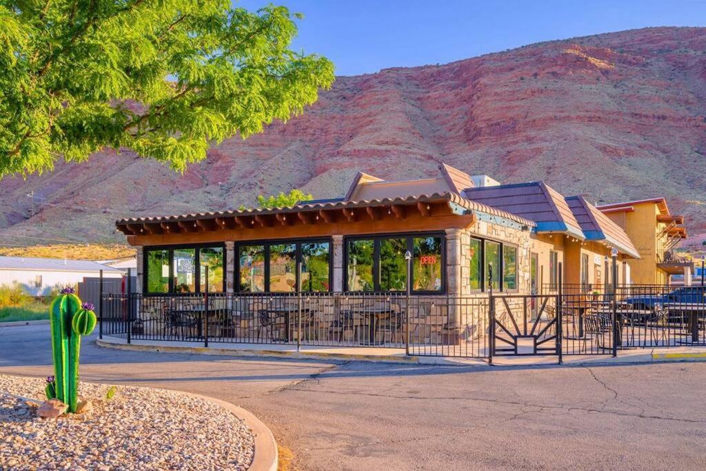 Luxury Downtown Rental - La Dolce Vita Villa #3 Moab Bagian luar foto